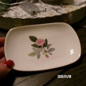 Wedgwood HATHAWAY ROSE Porcelain Floral Design Soap Dish/Trinket Dish~England